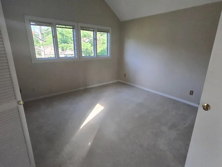 104 Hampton Ct — Photo 43