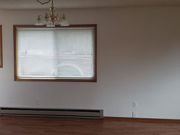 5th image of 704 E 22nd St