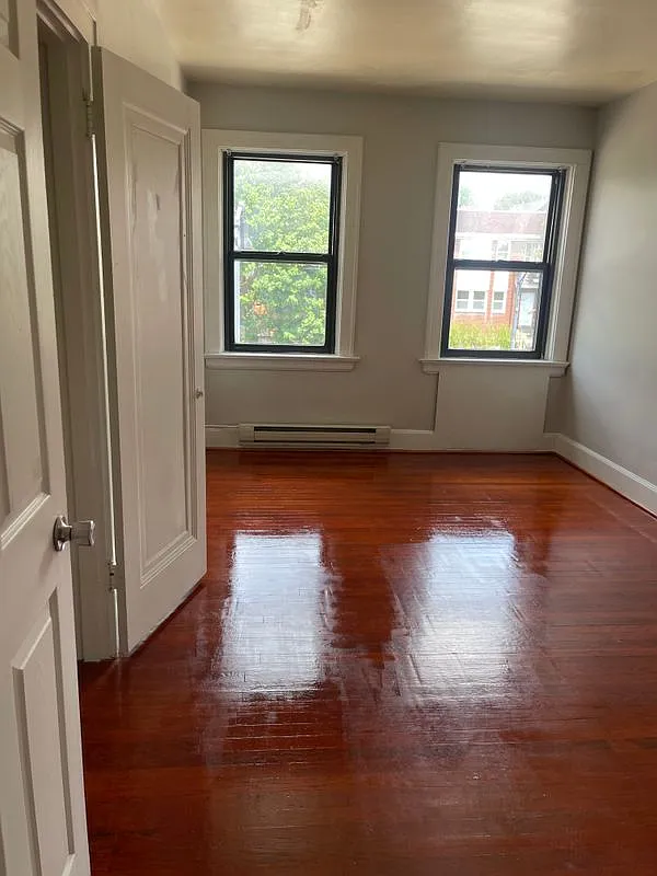 2 bed, 1.0 bath, 900 sqft, $1,200 — Photo 1