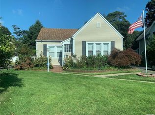 27 Oakland Ave, Bay Shore, NY 11706