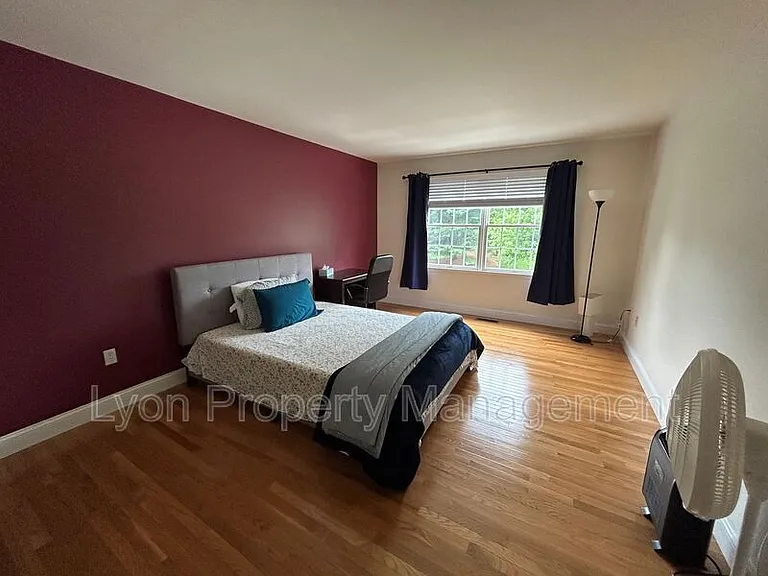 240 Sanctuary Dr — Photo 18