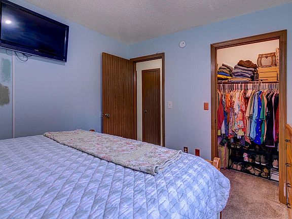 4th image of 206 Plaza Dr
