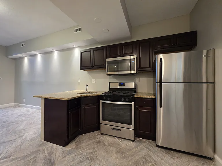 75 Whitney Ave #2A — Photo 1