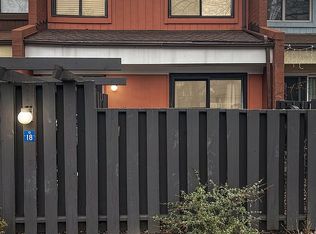 1318 Northgate Sq, Reston, VA 20190