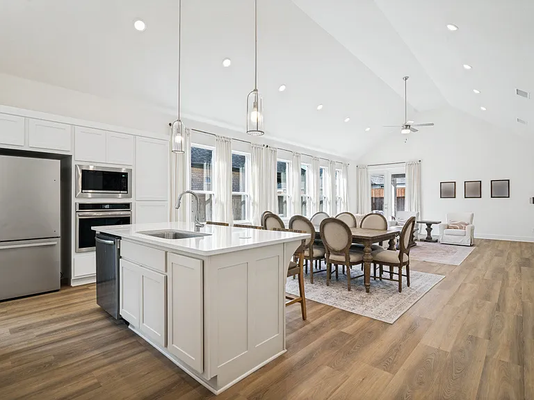 1046 Bearing St — Photo 3