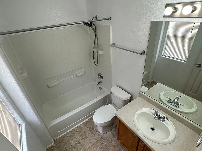 2057 Creekridge Point — Photo 7