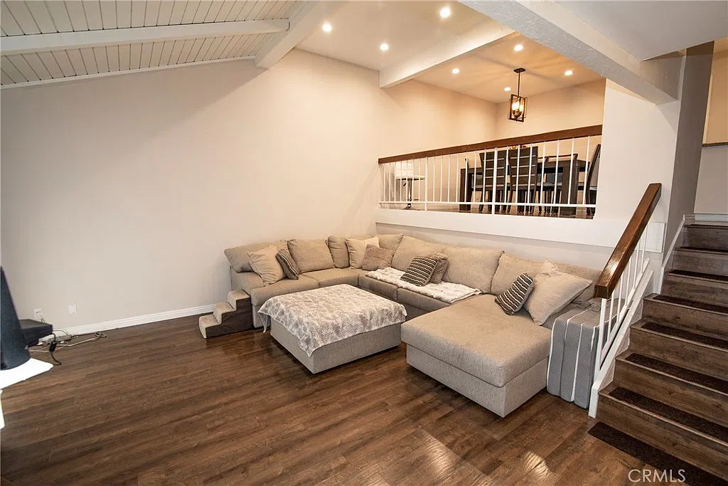 2 bed, 1354 sqft, $3,650 — Photo 4