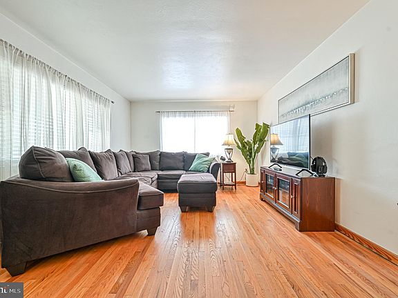 4th image of 419 Highland Ave