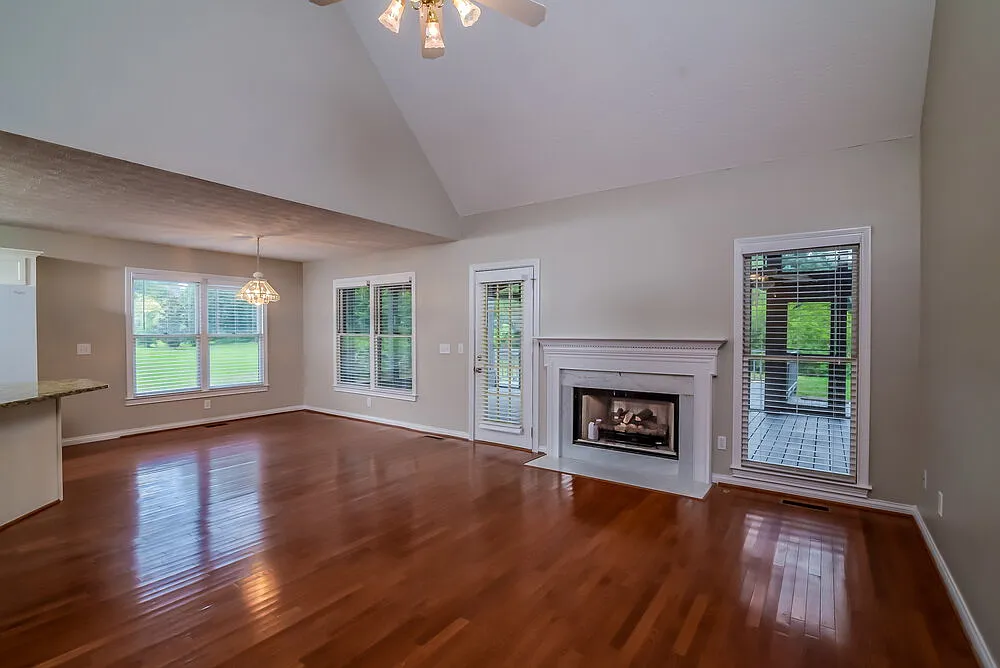 3 bed, 2.5 bath, 2275 sqft, $2,635 — Photo 2
