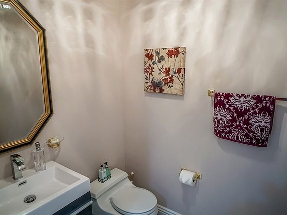 4th image of 930 N Doheny Dr APT 217