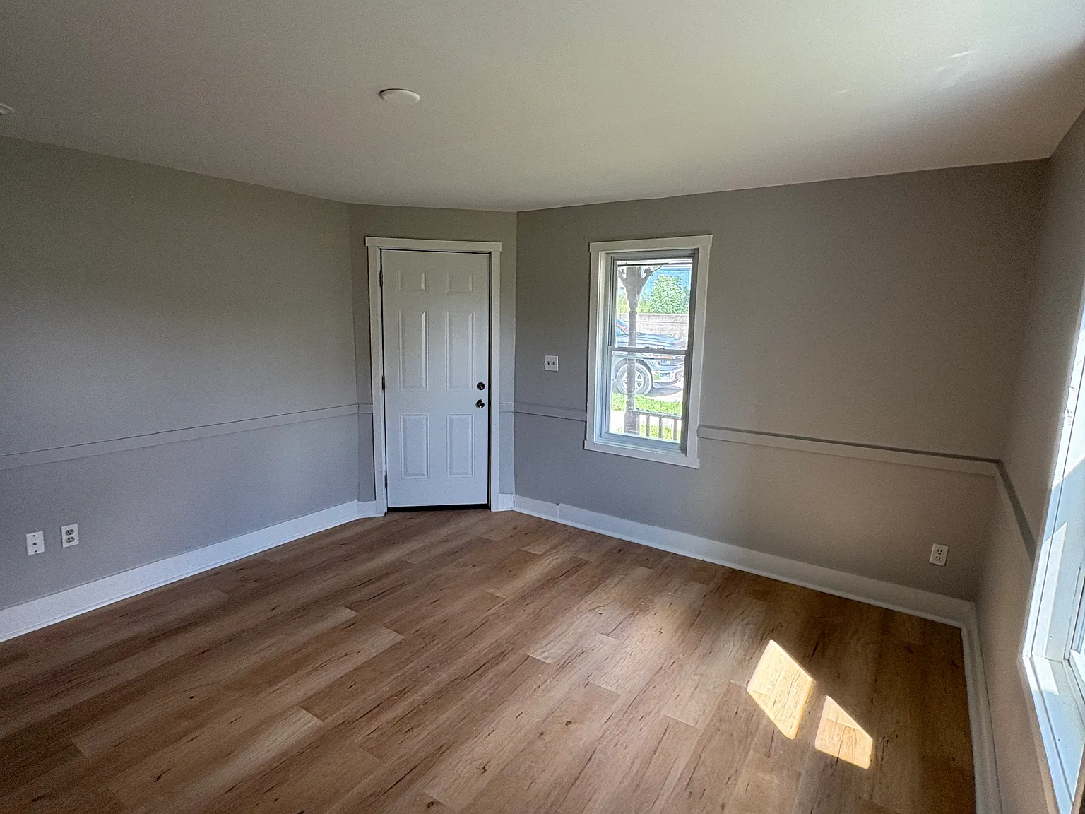 3 bed, 1000 sqft, $1,200 — Photo 3