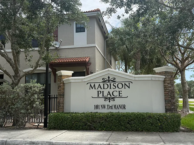 3332 NW 10th Ave — Photo 35