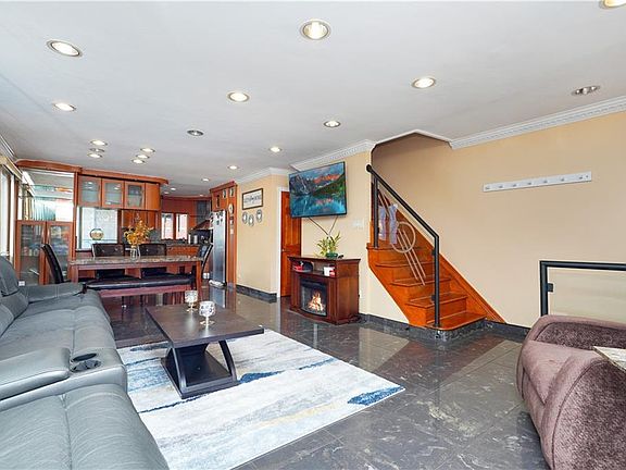 4th image of 2359 E 72nd St