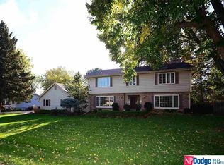 539 Crestridge Rd, Omaha, NE 68154