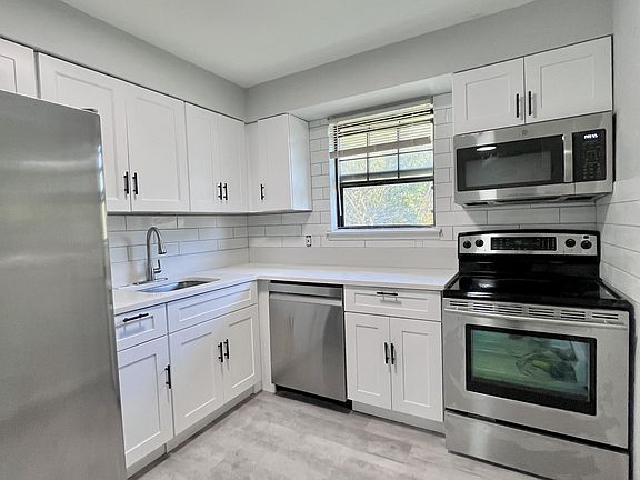 2nd image of 501 E Walnut St APT 1