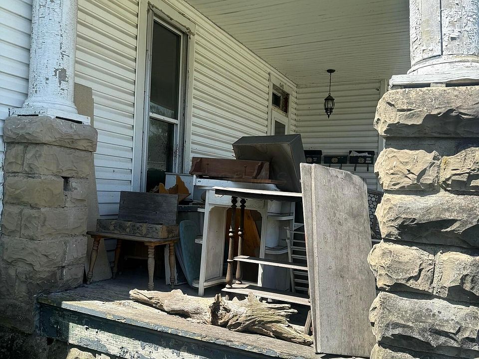 2nd image of 640 Jefferson St