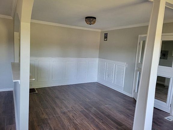 3rd image of 104 W Carolina St