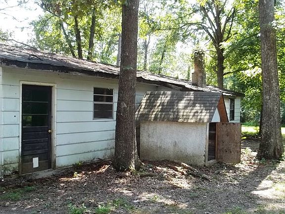 2nd image of 138 White Oak Ln