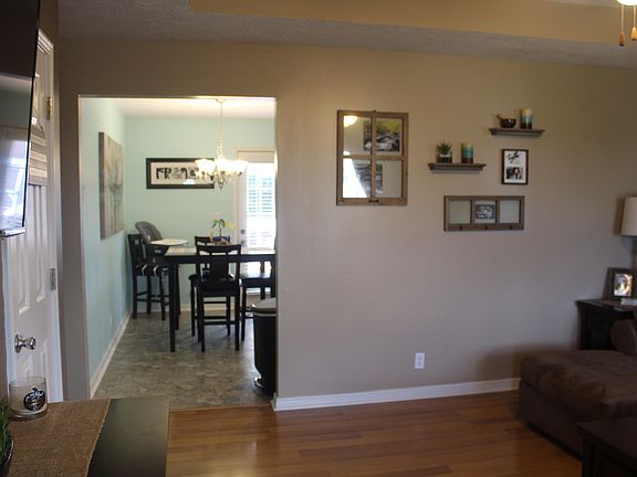 4th image of 126 Willow Creek Ct