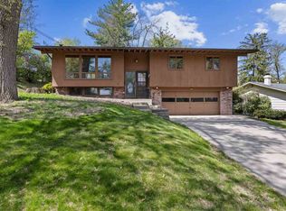 3729 Wenig Rd NE, Cedar Rapids, IA 52402