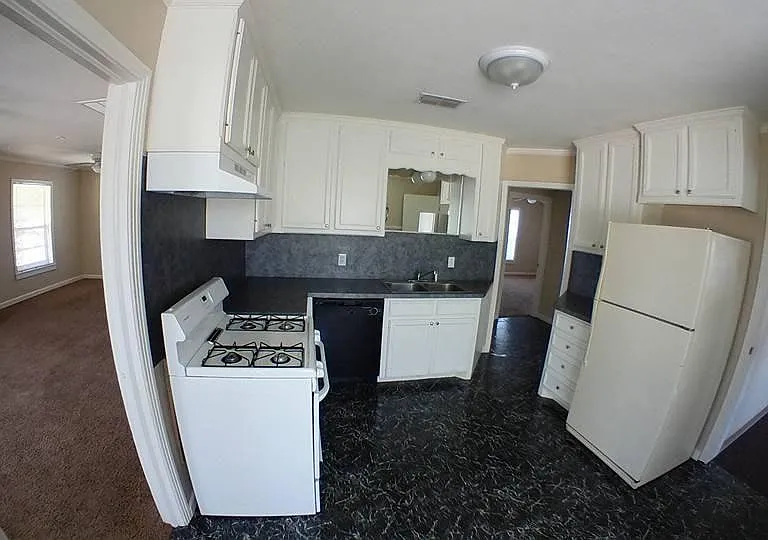 2433 23rd St — Photo 28