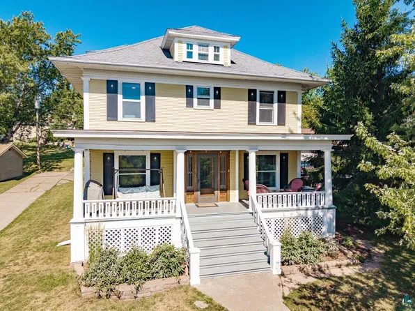 2515 E 6th St, Duluth, MN 55812