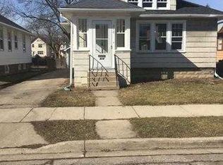 818 Chestnut St, Waukegan, IL 60085