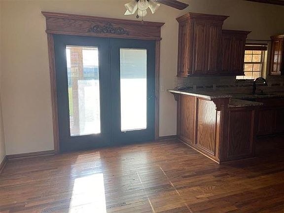 4th image of 27 NE Lily Lamb Rd