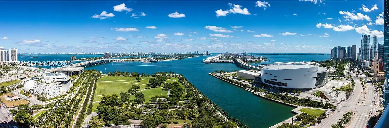 900 Biscayne Bay Condo — Photo 2