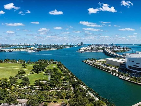 2nd image of 900 Biscayne Blvd APT 2604
