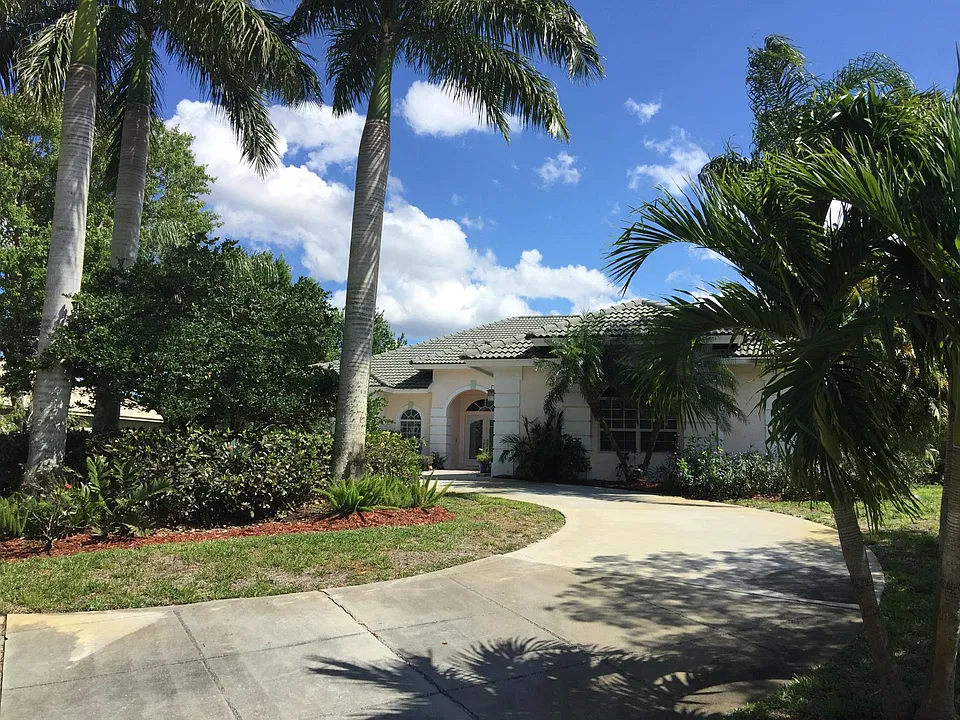 1586 SW Jasmine Trce