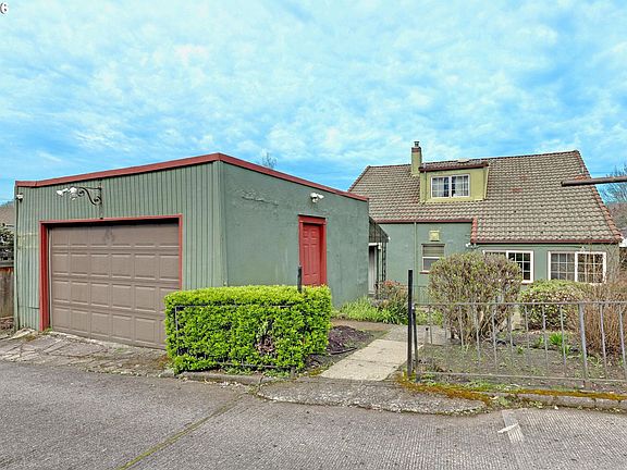 4th image of 4212 E Burnside St
