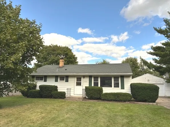 735 Maple St, Marengo, IL 60152