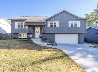 5735 Taylor St, Davenport, IA 52806