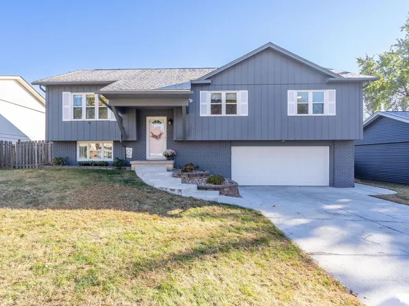 5735 Taylor St, Davenport, IA 52806