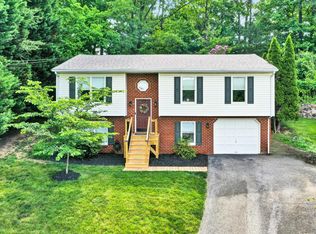 4065 Crawford Rd, Roanoke, VA 24018