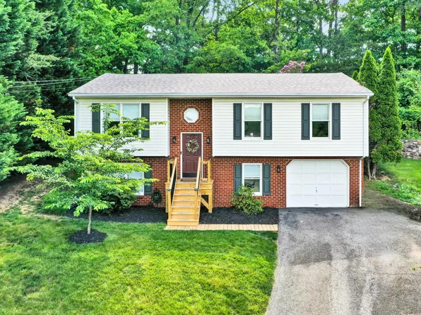 4065 Crawford Rd, Roanoke, VA 24018