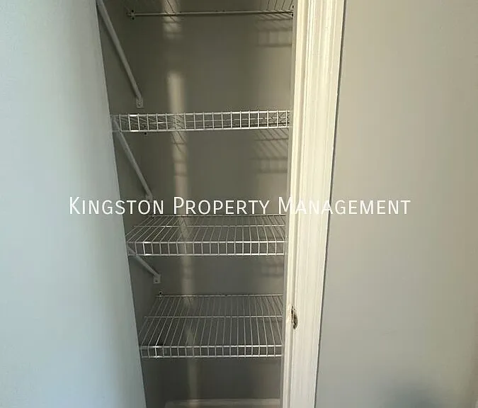 200 Summit Dr #6 — Photo 16
