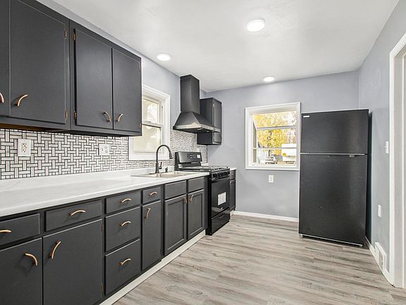 3rd image of 408 N Michigan St