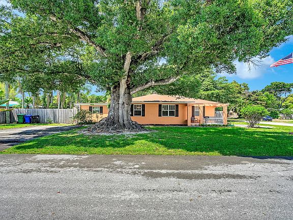 2nd image of 1645 NE 9th Avenue