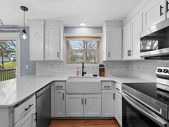 3rd image of 3051 Holland Rd