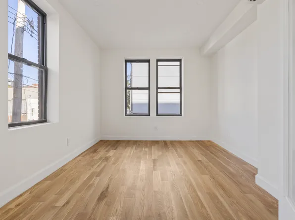 462 Maple Street image 13 of 16