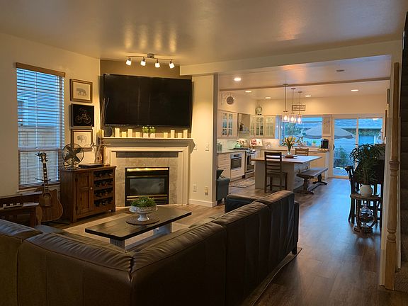 3rd image of 782 2nd Ave NW #782