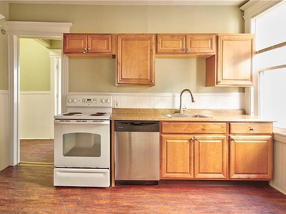 4th image of 2872 Fairfield Ave