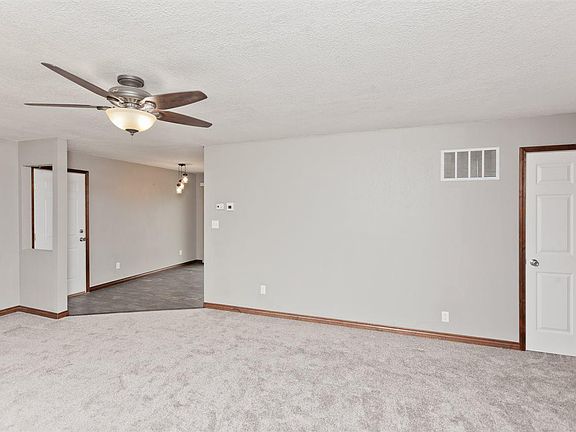 3rd image of 3010 Ladore St