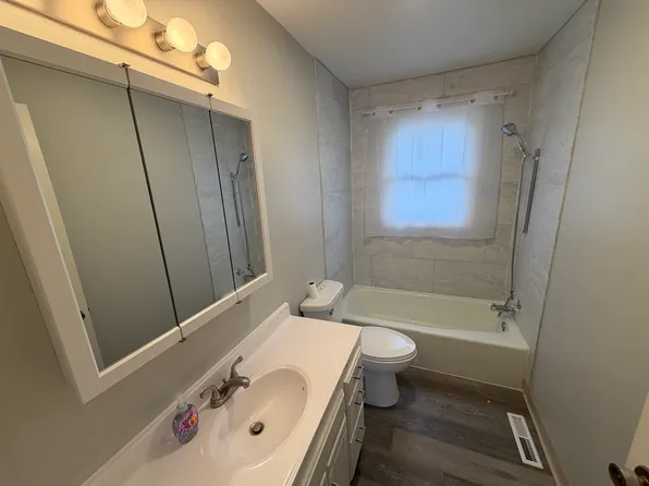 448 8th Ave SW, Wells, MN 56097