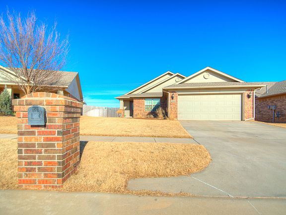3rd image of 1005 Bear Mountain Dr