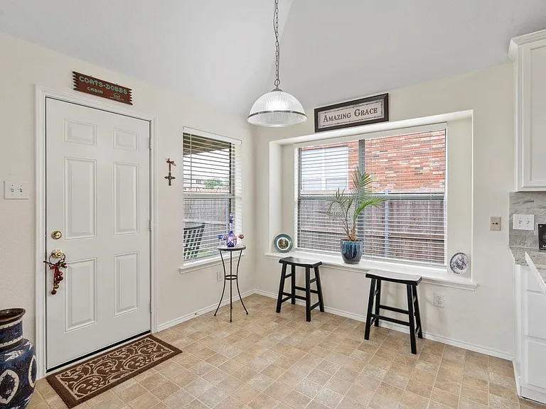 404 Dartmoor Dr — Photo 12