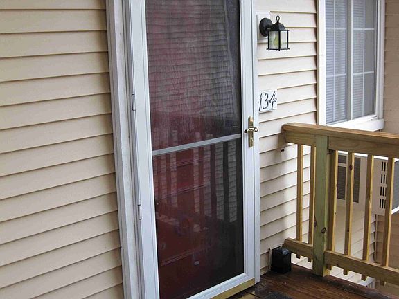 3rd image of 134 Fox Run Ln