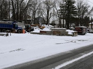 40 State Rd, Lockport, NY 14094